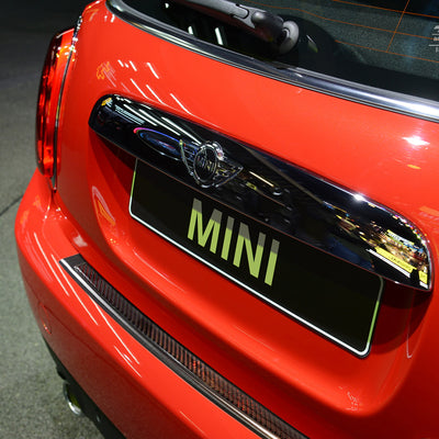 Carbon Ladekantenschutzleiste für MINI COOPER III  07.2014-> Schwarzer Stahl mit roter und schwarzer Carbon Farbe