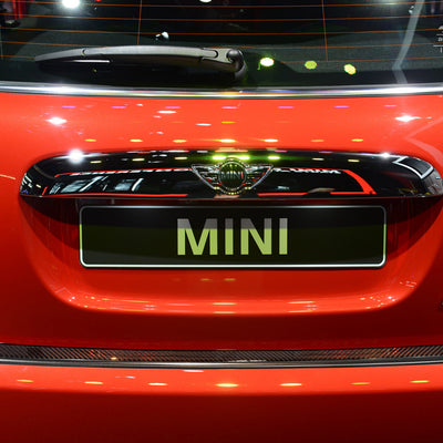 Carbon Ladekantenschutzleiste für MINI COOPER III  07.2014-> Schwarzer Stahl mit roter und schwarzer Carbon Farbe