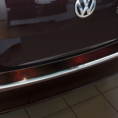 Carbon Ladekantenschutzleiste für VOLKSWAGEN  PASSAT B8 variant / R-line / Alltrack/ GTE 2014-2019, FL2019->2023 Poliertes Stahl mit Rot-Schwarzer Carbon Farbe
