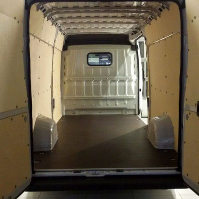 Passgenaue Siebdruckplatte / Seiten- und Deckenverkleidung