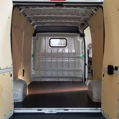 Passgenaue Siebdruckplatte / Seiten- und Deckenverkleidung