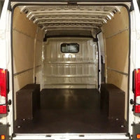 Passgenaue Siebdruckplatte / Seiten- und Deckenverkleidung