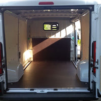 Passgenaue Siebdruckplatte / Seiten- und Deckenverkleidung