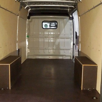 Passgenaue Siebdruckplatte / Seiten- und Deckenverkleidung