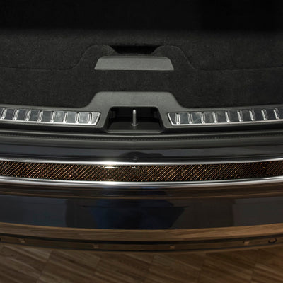 Carbon Ladekantenschutzleiste für Volvo XC90 II Poliertes Stahl mit Rot-Schwarzer Carbon Farbe