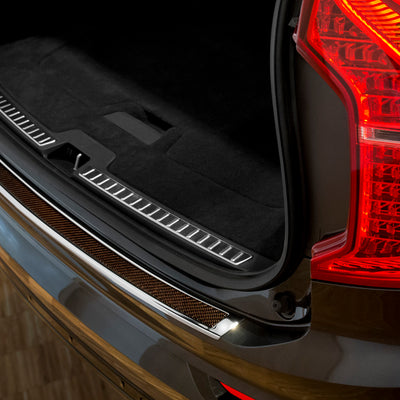 Carbon Ladekantenschutzleiste für Volvo XC90 II Poliertes Stahl mit Rot-Schwarzer Carbon Farbe