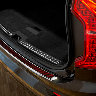 Carbon Ladekantenschutzleiste für Volvo XC90 II Poliertes Stahl mit Rot-Schwarzer Carbon Farbe