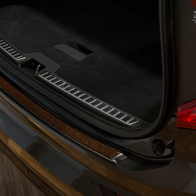 Carbon Ladekantenschutzleiste für Volvo XC90 II Schwarzer Stahl mit Rot-Schwarzer Carbon Farbe