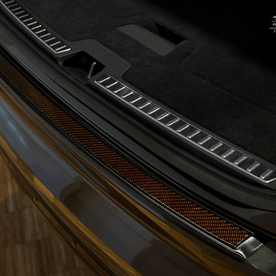 Carbon Ladekantenschutzleiste für Volvo XC90 II Schwarzer Stahl mit Rot-Schwarzer Carbon Farbe