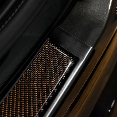 Carbon Ladekantenschutzleiste für Volvo XC90 II Schwarzer Stahl mit Rot-Schwarzer Carbon Farbe
