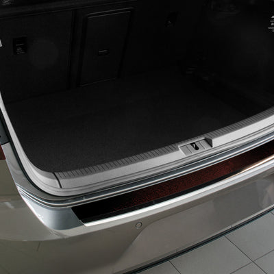 Carbon Ladekantenschutzleiste für VW Golf VII Poliertes Stahl mit Rot-Schwarzer Carbon Farbe